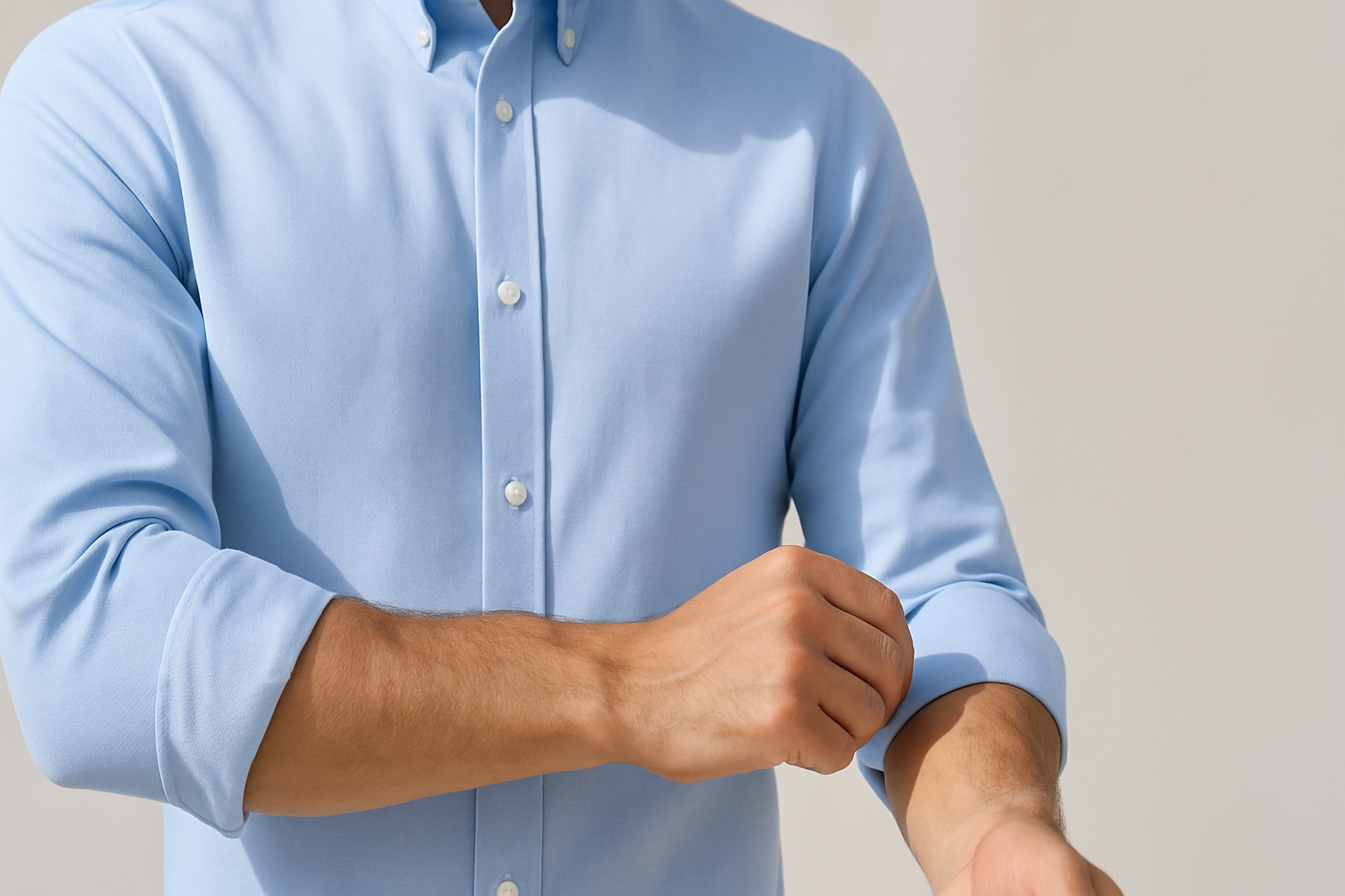 Hoe rol je mouwen op (zonder slordig effect)?