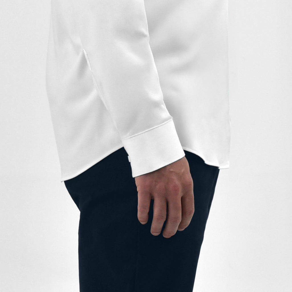 Een goed wit overhemd is stijlvol, tijdloos en onmisbaar. Ontdek waarom dit kledingstuk de basis is van elke mannelijke garderobe.