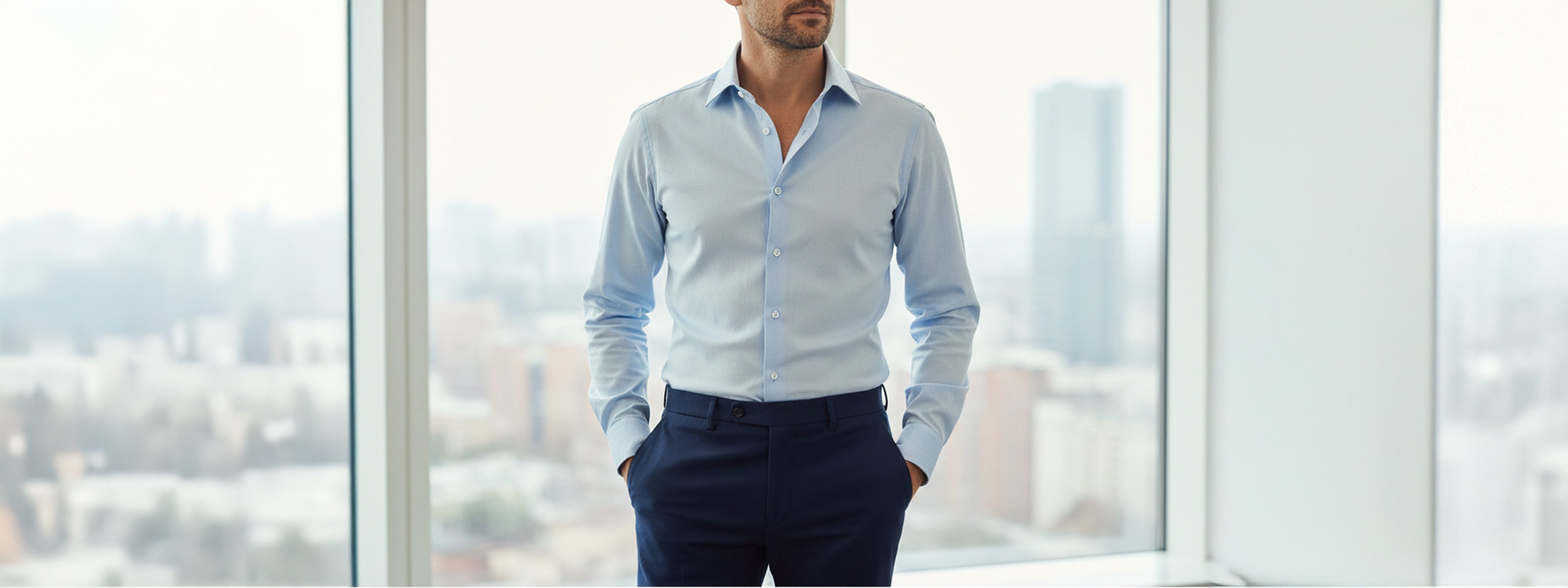 De 'Un-Tuck' Regel: Zo maak je elke formele outfit direct elegant en relaxed