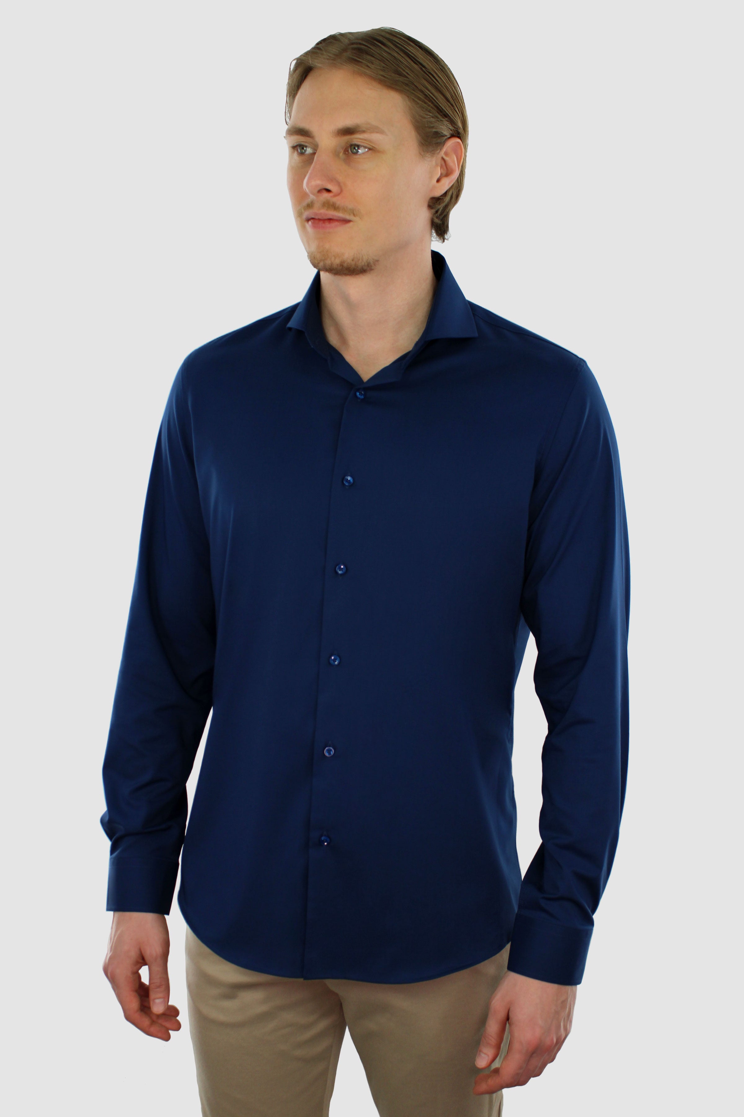 Strijkvrij overhemd voor heren in de kleur navy. Gemaakt van bamboe.
